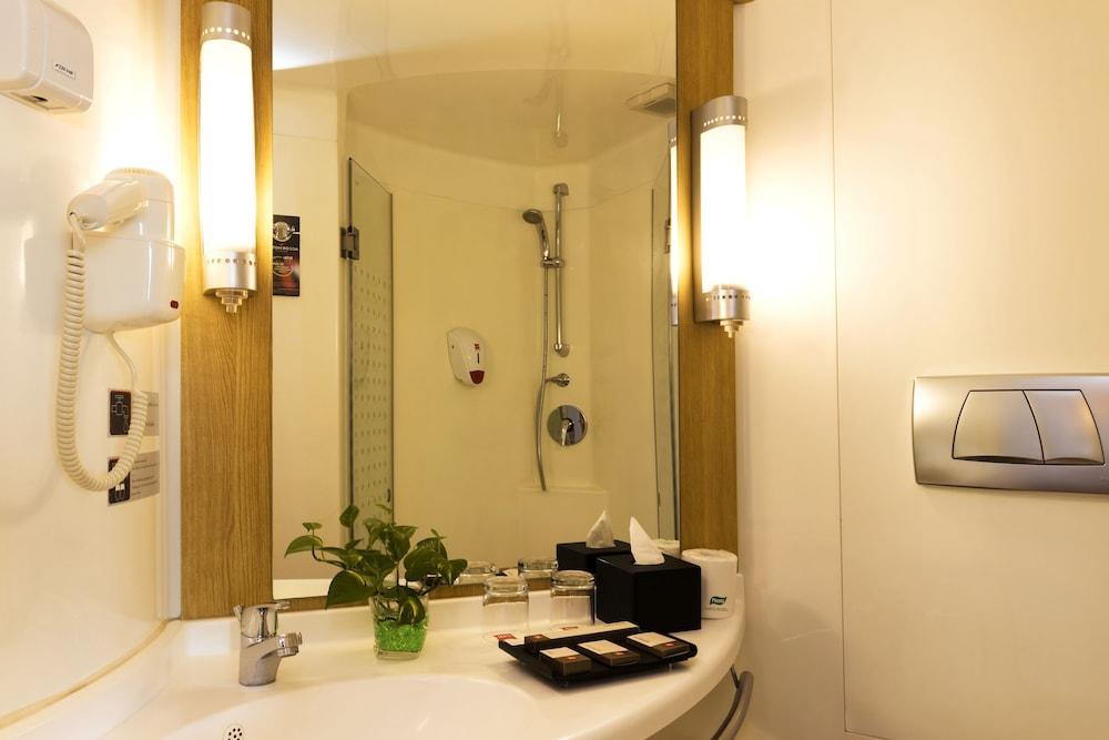 Готель Ibis Bandung Pasteur Екстер'єр фото