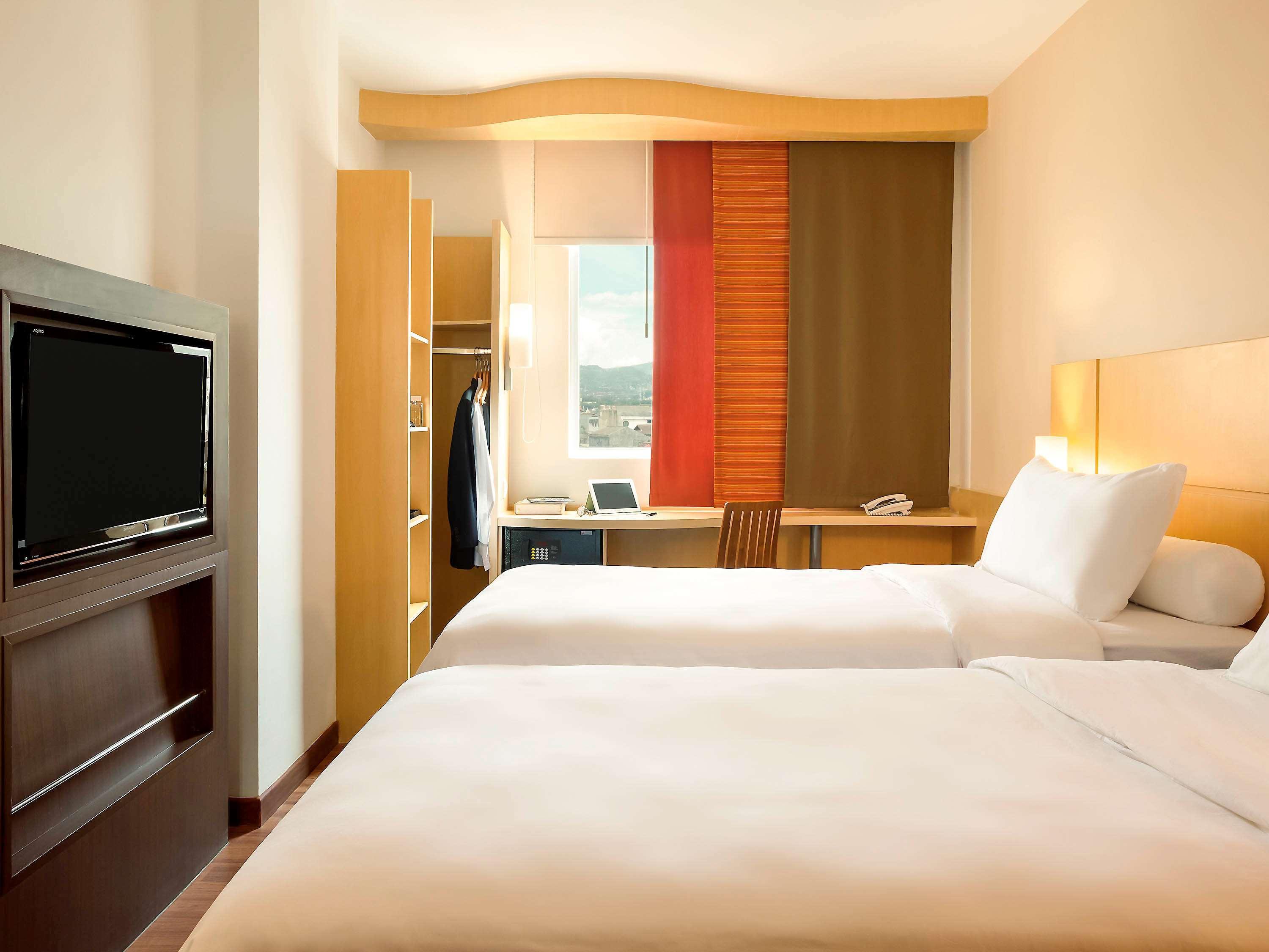 Готель Ibis Bandung Pasteur Екстер'єр фото