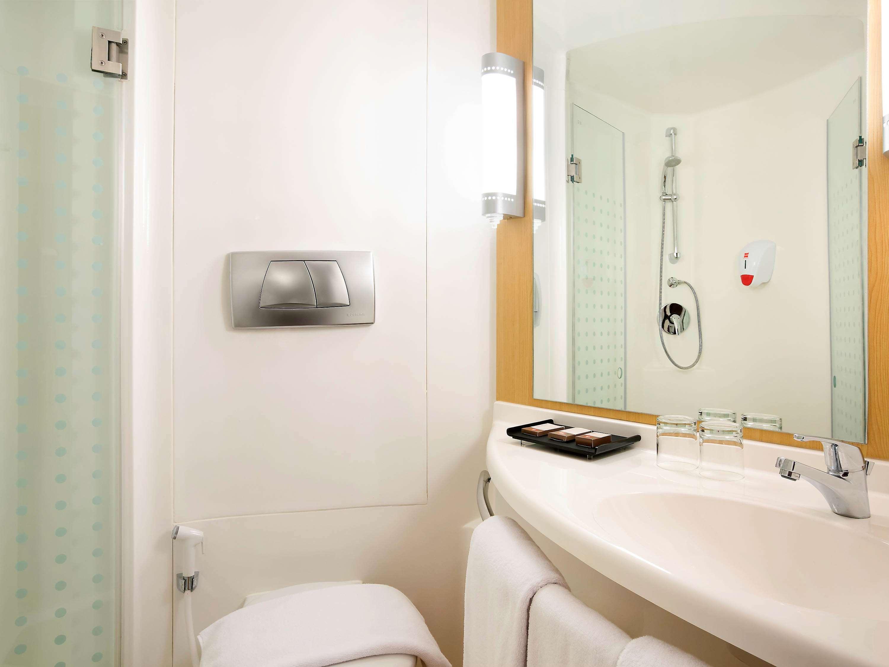 Готель Ibis Bandung Pasteur Екстер'єр фото