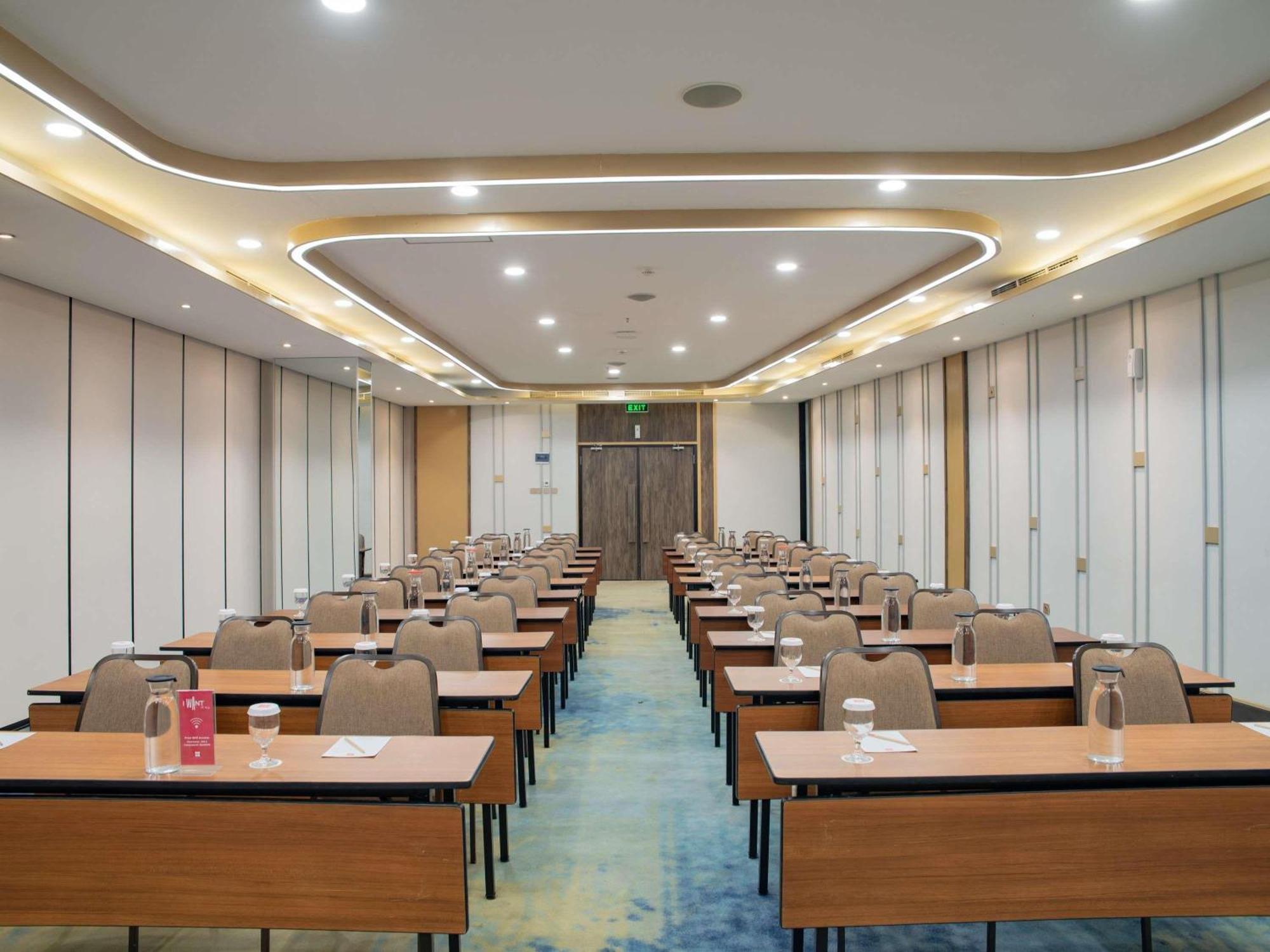 Готель Ibis Bandung Pasteur Екстер'єр фото