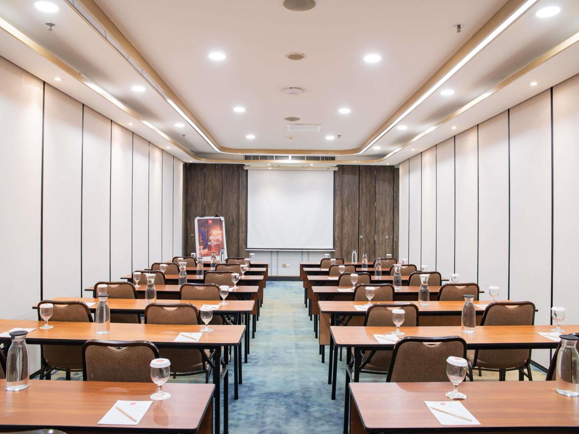 Готель Ibis Bandung Pasteur Екстер'єр фото