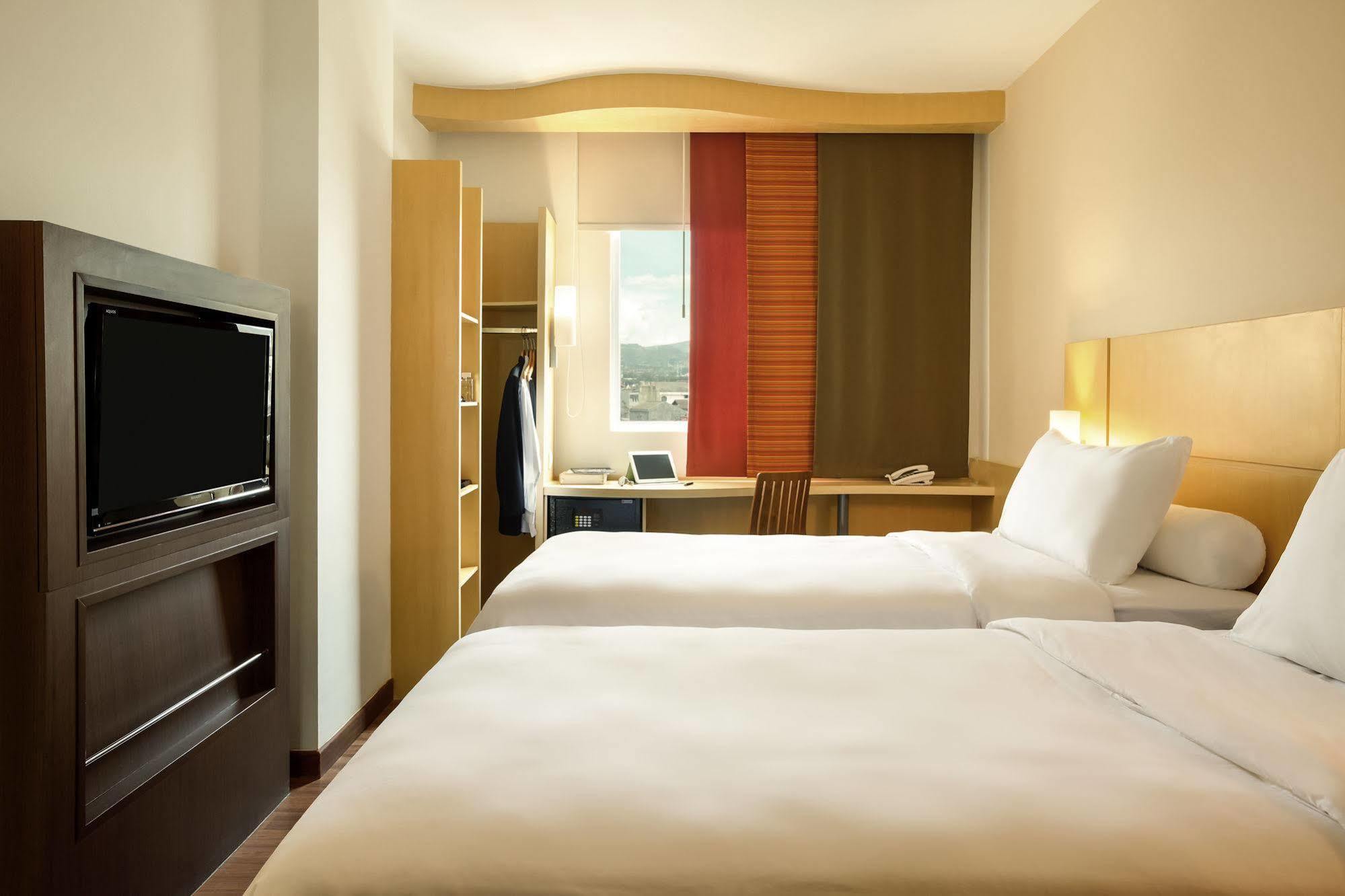 Готель Ibis Bandung Pasteur Екстер'єр фото